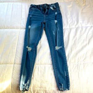 Women’s ripped skinny jeans